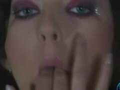 Cumizás, Klasszikus, Ondó fröcskölés, Magyar, Természetes mellek, Filigrán alkatú, Begyek