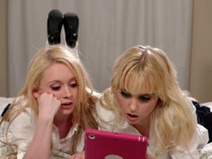 18, Blondi, Lesbo, Selkäsauna, Luonnolliset tissit, Orgasmi, Todellisuus, Piiskaava