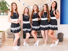 Amatör, Fingering, Kysser, Lesbisk, Underkläder, Liten och nätt, Strippning, Tuttar