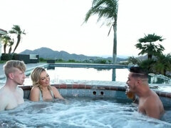 Duży tyłek, Biseksualny, Blondynka, Głebokie gardło, Styl na pieska, Hd, Lizanie, Cipka