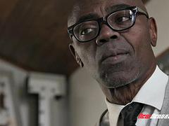 Stor pik, Sort, Blondine, Pik sutte, Sort, Hårdt, Imellem racer, Bryster