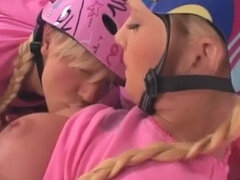 18, ブロンド, 指いじり, Hd, キス, レズビアン, 小柄, いじめ