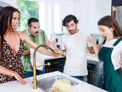 큰 엉덩이, 큰 음경, 큰 가슴, 오랄섹스, 도기스타일, 포섬, 밀프