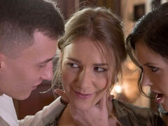 Hálószoba, Monumentális dákó, Cumizás, Kutya póz, Két nő, Természetes mellek, Vékony, Begyek