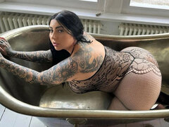 Big Booty English PAWG Maddison Black Loves Black Cock