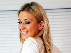 Gros cul, Blonde, En levrette, Souple, Culottes ou slips, Chatte, Cheveux courts, Nénés