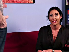 Brittisk, Klädd kvinna naken man, Femdom, Klackar, Underkläder, Milf, Förförd, Voyeur