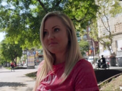 Babe, Blondine, Pik sutte, Ældre kvinde, Udendørs, Pov, Realitet, Bryster