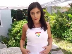 Amatéri, Veľké kozy, Brunetka, Prstovanie, Masturbácia, Vyholené, Sólo, Stripping