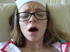 Blondýna, Footjob, Honění, Olej, Pička, Vyholené, Stříkání, Kozičky