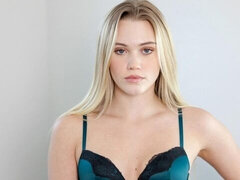 18, Røv, Blondine, Naturlige bryster, Solo, Stripning, Teenager, Bryster