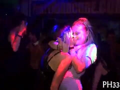 Blonde, Brunette brune, Groupe, Orgie, Fête, Se déshabiller, Adolescente, Voyeur