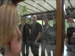 Duże cycki, Bikini, Blondynka, Głebokie gardło, Hardcore, Cipka, Połknąć, Trójkąt