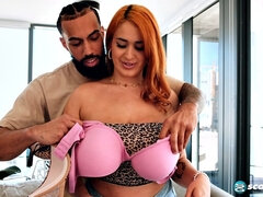 Gros cul, Gros seins, Sucer une bite, En levrette, Léchez, Chatte, Avaler, Branlette espagnole