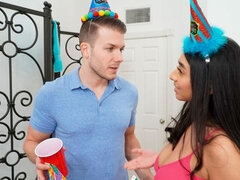 Duże cycki, Obciąganie, Brunetka, Wytrysk, Obciąganie, Latynoska, Lizanie, Nastolatki