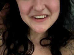 Falar palavrão, Latina, Mãe gostosa, Solo chão, Tatuagem