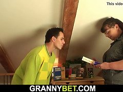 Pik sutte, Ældre lækkre kvinde, Langt ned i halsen, Håndjob, Onani, Ældre kvinde, Realitet, Stedmor