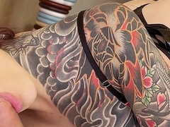 오랄섹스, 흑갈색 머리, 콘돔, 커플, 핸드잡, 랑제리, 셀카, 문신