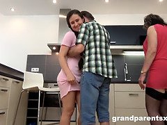 Casal, Garganta funda, Mulheres homem, Vovozinha, Maduroa, Mamãe, Adolescente, Sexo grupal a três