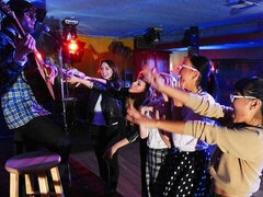 Gros cul, Grosse bite, Gros seins, Sucer une bite, En levrette, 2 femmes 1 homme, Mère que j'aimerais baiser, Nénés