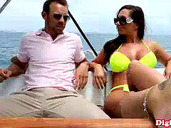 Бикини, Минет, Брюнетки, На природе