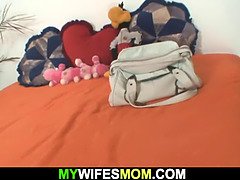 美人, ブロンド, 巨乳な, イマラチオ, 手コキする, 淫乱熟女, 現実, 義母