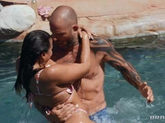 Horny cougar Luna Star incredible sex story