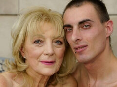 Bundão, Pauzão, Peitos grandes, Loiroa, Boquete, Transar de quatro, Maduroa, Cabelo curto