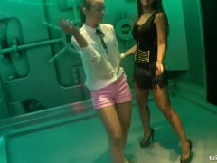 Szőke, Táncolás, Baba, Fajok közötti, Leszbikus, Orgia, Buli, Swingers