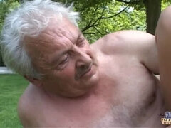 Veľké kozy, Blondína, Brunetka, Prstovanie, Honění, Masturbácia, Vonku, Teenka