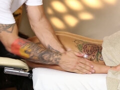 Amatőr, Hatalmas hátsó, Tekintélyes didik, Ondó fröcskölés, Kőkemény, Hd, Masszázs, Begyek