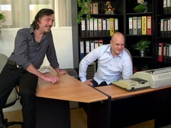 Anális szex, Cumizás, Szájba élvezés, Német, Érett koros, Érett feleség, Rövid haj, Hármas