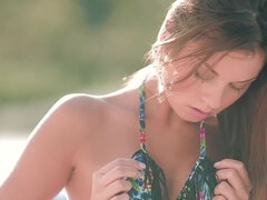 Rumpa, Bikini, Brunett, Onani, Naturliga tuttar, Utomhus, Piercing, Fitta