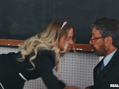 Ερασιτέχνης, Ξανθιά, Πούτσος, Ευρωπαίος, Μαλακία με το πόδι, Χασκογελώντας, Πίρσινγκ, Χτύπημα