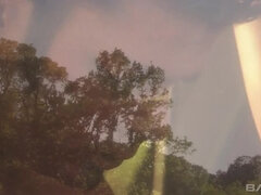 Blondinka, Zunanji izliv, Obrazno, Zunaj, Resničnost