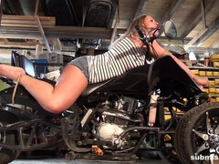 Ερασιτέχνης, Σαδομαζοχιστικό, Ξανθιά, Σαδομαζοχιστικό, Βυζαρού, Ντυμένη, Ελαφρύ, Δεμένη