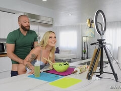 Grote kont, Grote lul, Grote mammen, Blond, Pijpbeurt, Hondjeshouding, Keuken, Moeder die ik wil neuken