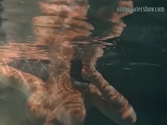 Rjavolaska, Zunaj, Bazen, V javnosti, Solo, Najstnice, Joške, Podvodna