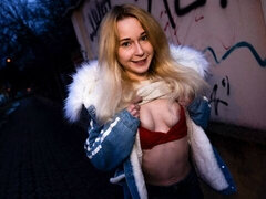 Μεγάλος κώλος, Μεγάλος πούτσος, Ξανθιά, Σε στάση σκύλου στα τέσσερα, Λεφτά, Κοκκαλιάρης, Έφηβος, Βυζιά