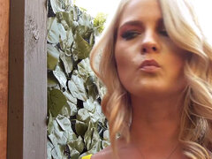 Hálószoba, Szőke, Cumizás, Kutya póz, Kézimunka, Mellbimbók, Szabadban, Bugyi