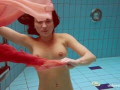Braunhaarige, Frau, Öffentlich, Russisch, Solo, Jungendliche (18+), Unter wasser, Nass