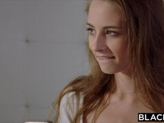 Svart, Kukk suging, Brunette, Pikk, Ansiktssperm, Runke, Slikking, Trekant