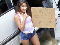 Grosse bite, Sucer une bite, Brunette brune, Voiture, Gorge profonde, Jeans, De plein air, Adolescente