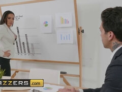 Stor røv, Store bryster, Brunette, Hd, Mor jeg gerne vil kneppe, Kontor, Billig tøs, Bryster