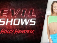 큰 엉덩이, 흑갈색 머리, 핑거링, 핸드잡, 수음, 셀카, 스타킹, 문신