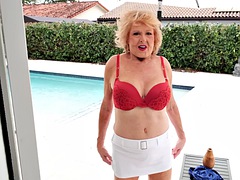 Blond, Omie, Masturbatie, Rijpe lesbienne, Moeder die ik wil neuken, Buiten, Alleen