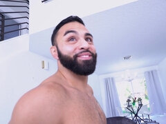 Valentina Jewels plays with her favorite sex toys before fucking