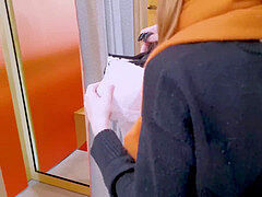 Risky fellatio in the dressing room - unexperienced teenage Elin Flame