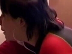 Sucer une bite, Brunette brune, Poilue, Femme au foyer, Plan cul à trois