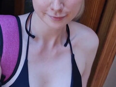 Enthousiasteling, Blond, Buiten, Alleen